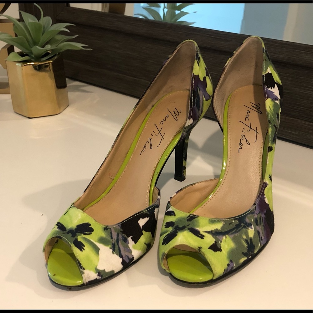Marc Fisher Green tropical print peep toe heel